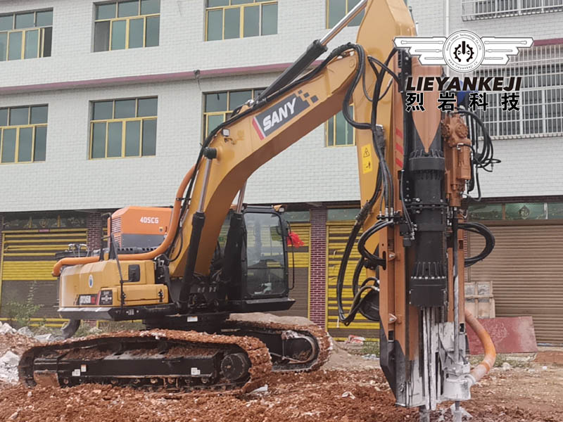 機(jī)載式液壓劈裂機(jī)福建地基開(kāi)挖現(xiàn)場(chǎng)